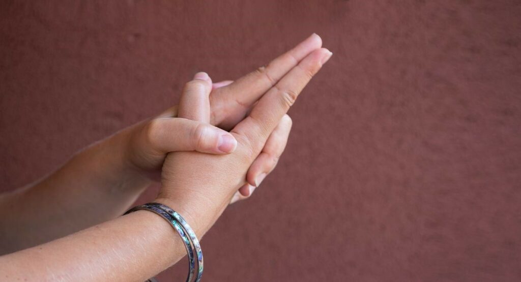 Sat kriya Finger und Handhaltung